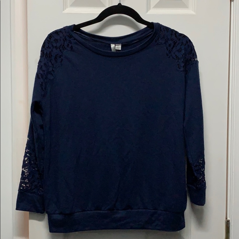 Navy top w/ lace trim